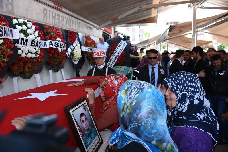 Binlerce Hataylı, Hakkâri Şehidini Uğurladı