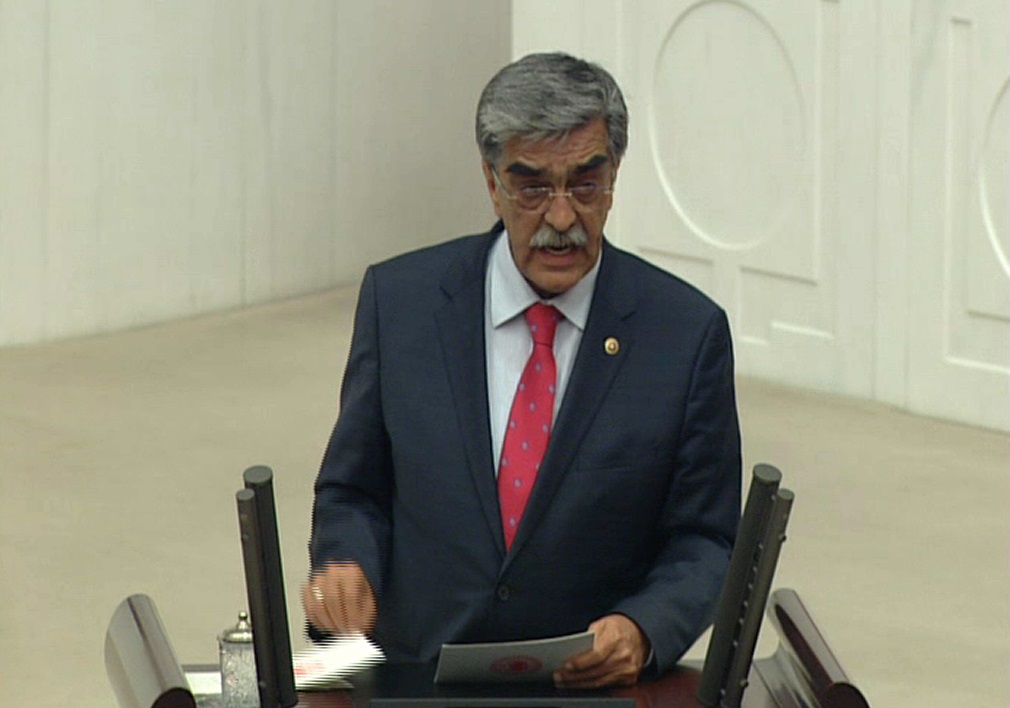 Ahrazoğlu: İşçilerin hakları heba edilecek ve işçi simsarlığı başlayacaktır.