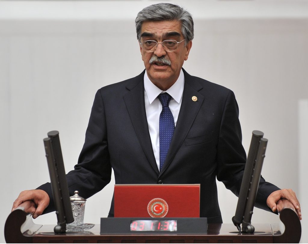 Ahrazoğlu, Hatay’ın Cazibe Merkezi ilan edilmesini Meclis gündemine taşımaya devam ediyor.