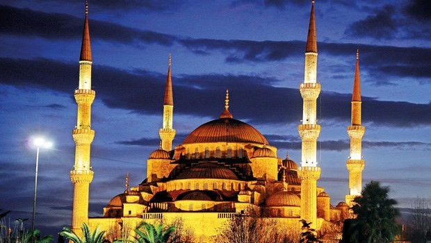 KADİR GECESİ BİN AYDAN HAYIRLIDIR