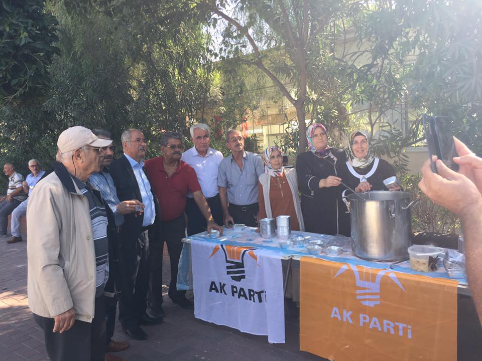 DÖRTYOL AK PARTİ KADIN KOLLARI AŞURE DAĞITTI….