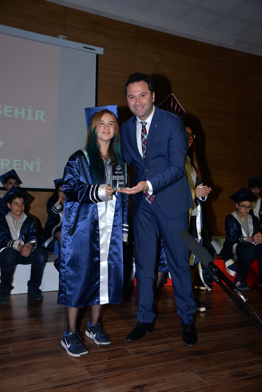 Özel Hatay Bahçeşehir  Koleji ilk mezunlarını verdi.