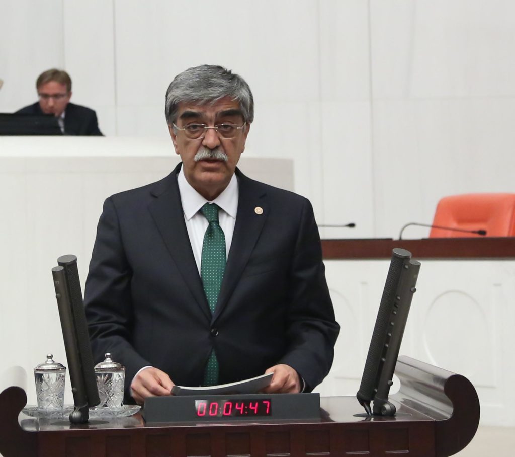 Hiçbir organ, makam, merci ve kişiye ayrıcalık tanınmayacak biçimde yargı bağımsızlığı tesis edilmelidir.