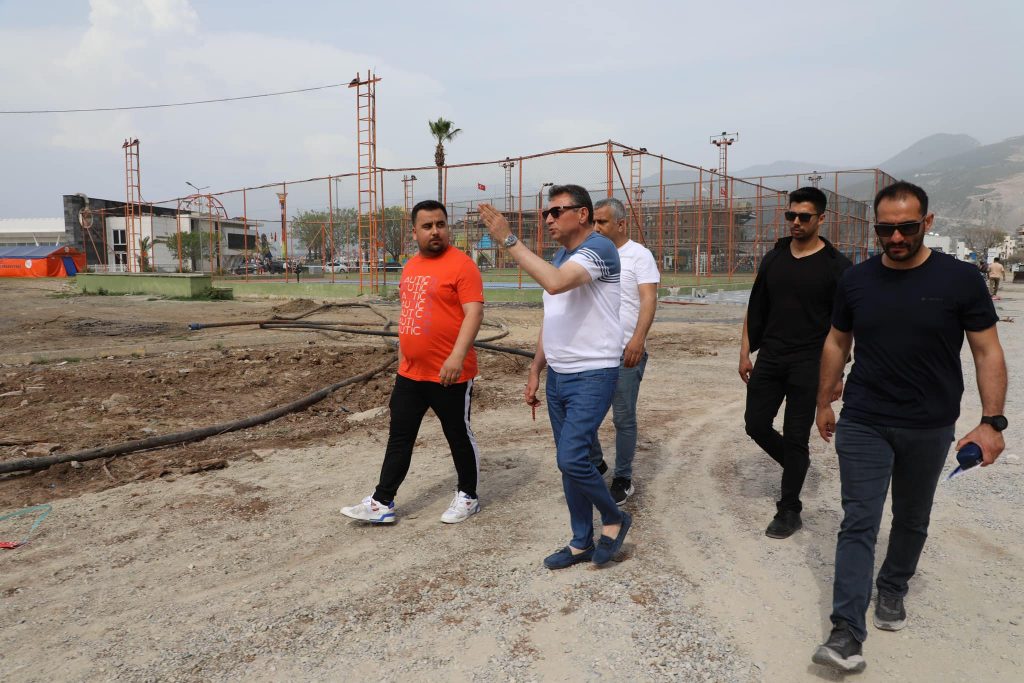 İskenderun Belediye Başkanı Mehmet Dönmez, Sahil Bandı Çalışmalarını İnceledi