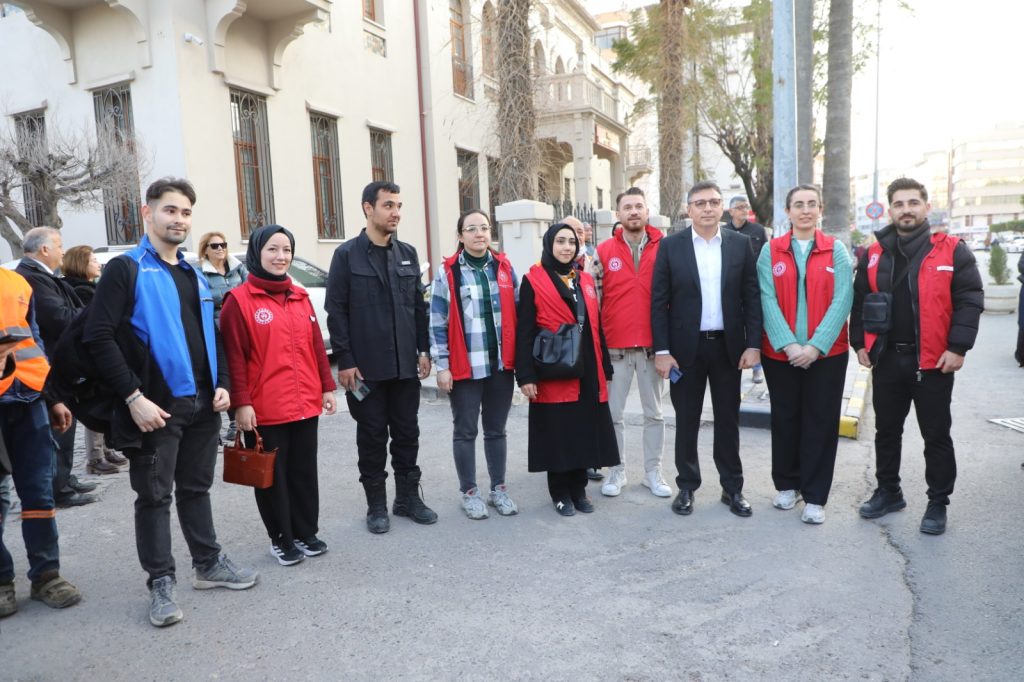 İskenderun Belediye Başkanı’ndan Çevre Temizliği Adımı