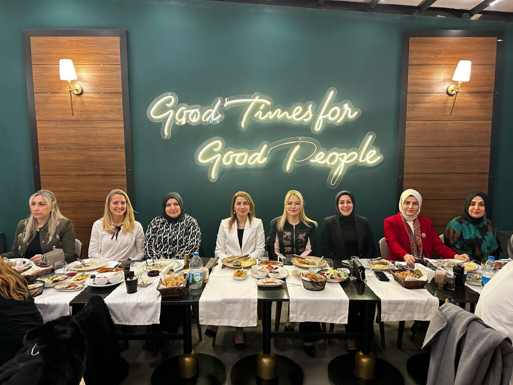 PROTOKOL ÜYELERİNİN EŞLERİ NESLİHAN DÖNMEZ EV SAHİPLİĞİNDE İFTARDA BİR ARAYA GELDİ!