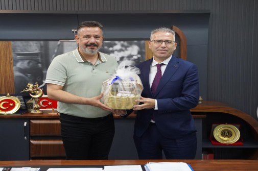 foto.jpg Arsuz Belediyesi Başkanı ve Bodrum Belediye Başkanı Tamer Mandalıcı