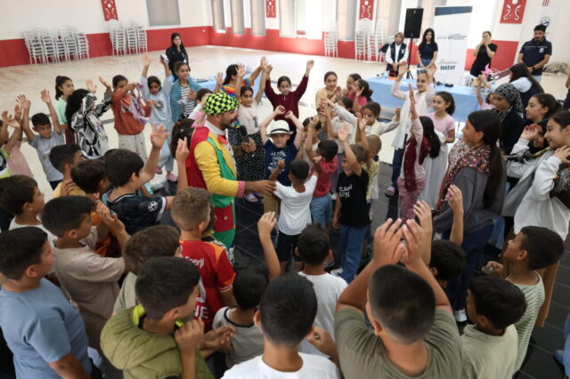 foto.jpg Altınözü'nde çocuklar bilim ve eğlenceyle buluştu