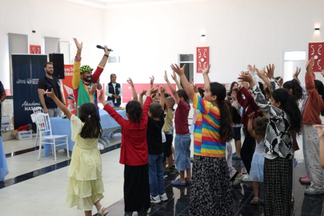 foto.jpg Altınözü'nde çocuklar bilim ve eğlenceyle buluştu