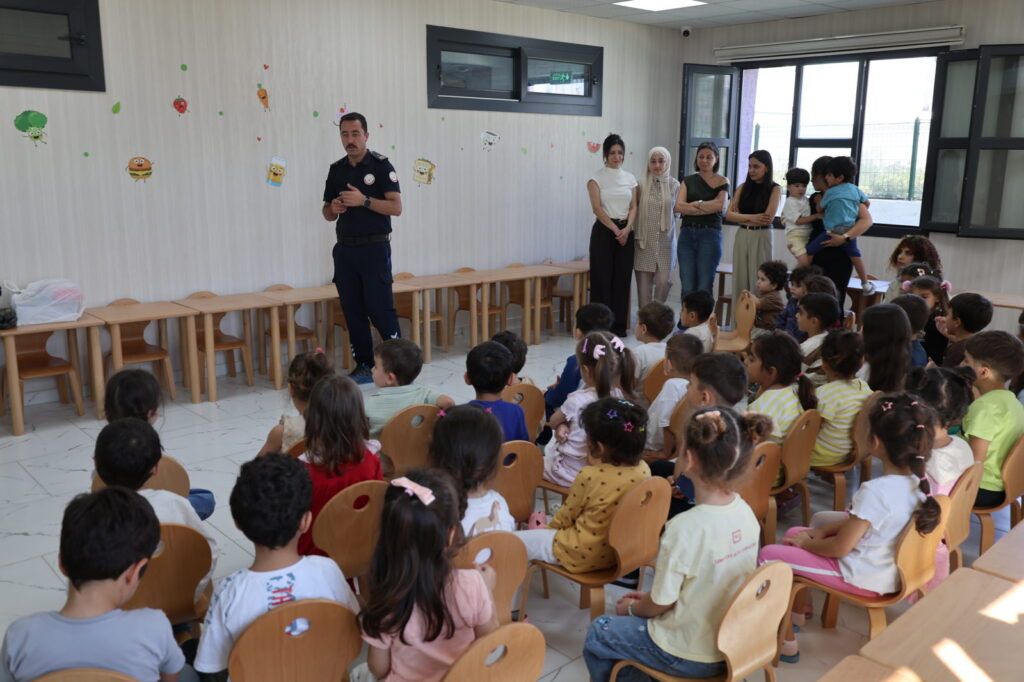 Hatay Büyükşehir Belediyesi İtfaiyesi Çocuklara Yangın Güvenliği Etkinliği