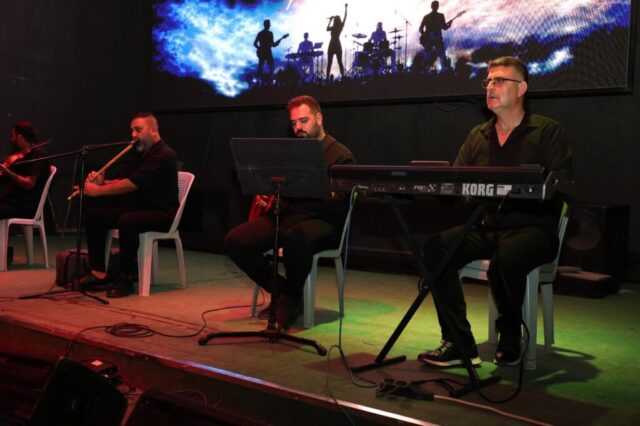 foto.jpg Hatay Büyükşehir Belediyesi Orkestrası konser sahnesi