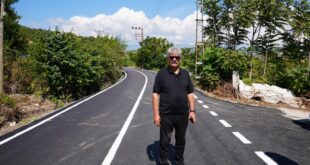 Hatay Büyükşehir Belediyesi, Samandağ Karaçay’da 3 000 m Asfalt Yol Tamamladı