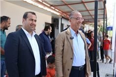 foto.jpg Antakya Belediyesi Başkanı İbrahim Naci Yapar'ın Arpahan İlkokulu'nda çocuklarla birlikte olduğu fotoğraf