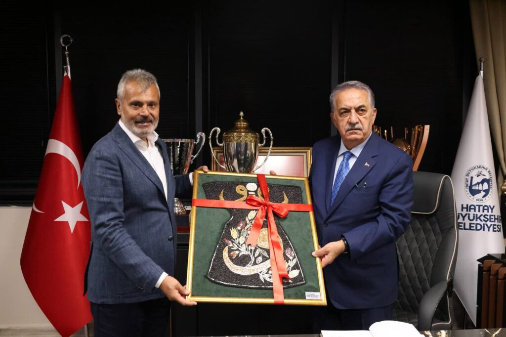 Hayati Yazıcı, Hatay Büyükşehir Belediyesini Ziyaret Etti