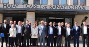 Yeni Parti heyeti Hatay Ticaret ve Sanayi Odası başkanı Hikmet Çinçin ile görüşürken