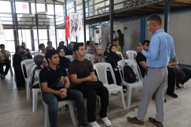 Hatay Büyükşehir Belediyesi burs ve mentörlük programı katılımcıları