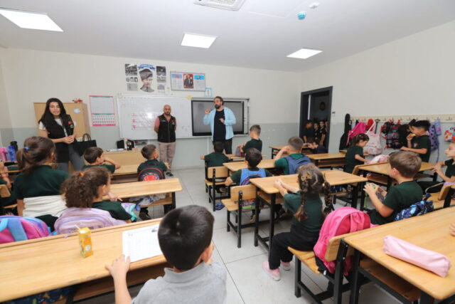 foto.jpg Serinyol İlkokulu'nda su tasarrufu eğitimi yapan HATSU ekipleri