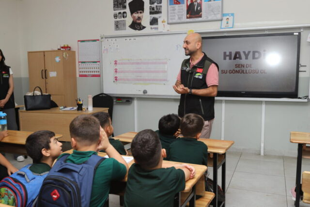 foto.jpg Serinyol İlkokulu'nda su tasarrufu eğitimi yapan HATSU ekipleri