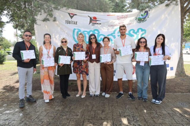 foto.jpg Bilim Şenliği etkinliklerinde öğrenci atölye çalışması