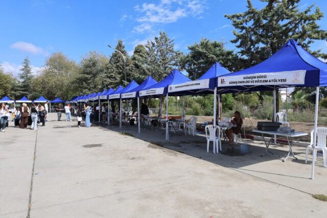 foto.jpg Bilim Şenliği etkinliklerinde öğrenci atölye çalışması