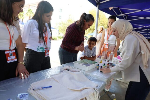 foto.jpg Bilim Şenliği etkinliklerinde öğrenci atölye çalışması