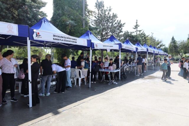 foto.jpg Bilim Şenliği etkinliklerinde öğrenci atölye çalışması
