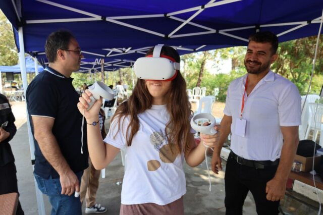 foto.jpg Bilim Şenliği etkinliklerinde öğrenci atölye çalışması