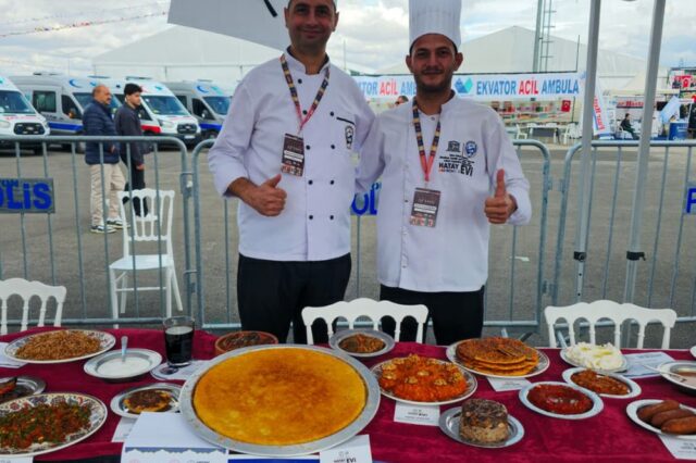 foto.jpg Hatay Büyükşehir Belediyesi'nin Uluslararası GastroAfyon Festivali'nde tanıttığı yemekler