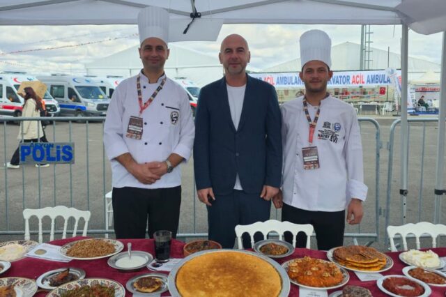 foto.jpg Hatay Büyükşehir Belediyesi'nin Uluslararası GastroAfyon Festivali'nde tanıttığı yemekler